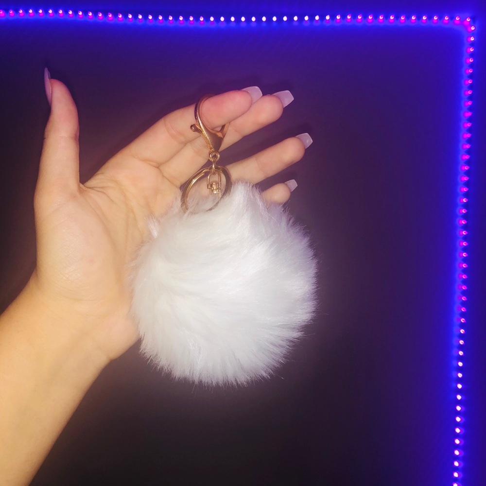 Fuzzy ball keychain 💛